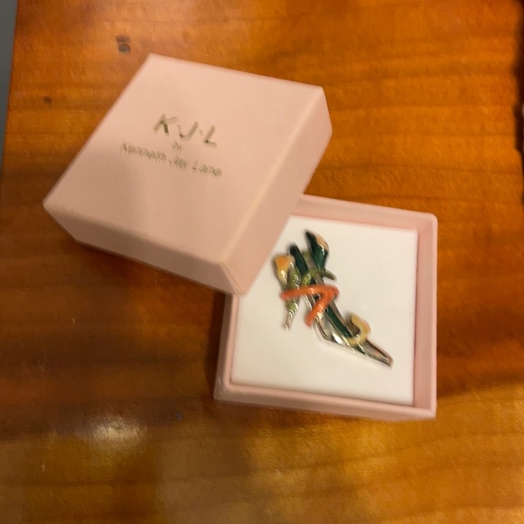 KJL Kenneth Lane high heel stiletto broach